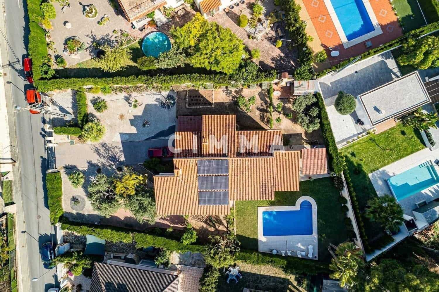 5 bedroom Villa for sale in La Nucia with garage - € 650,000 (Ref: 9396218)