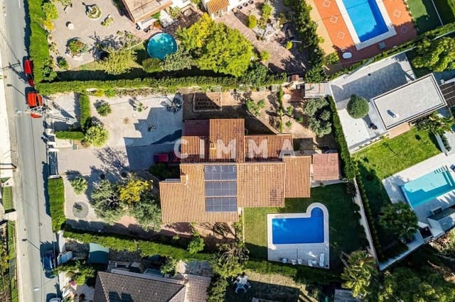 5 bedroom Villa for sale in La Nucia with garage - € 650,000 (Ref: 9396218)