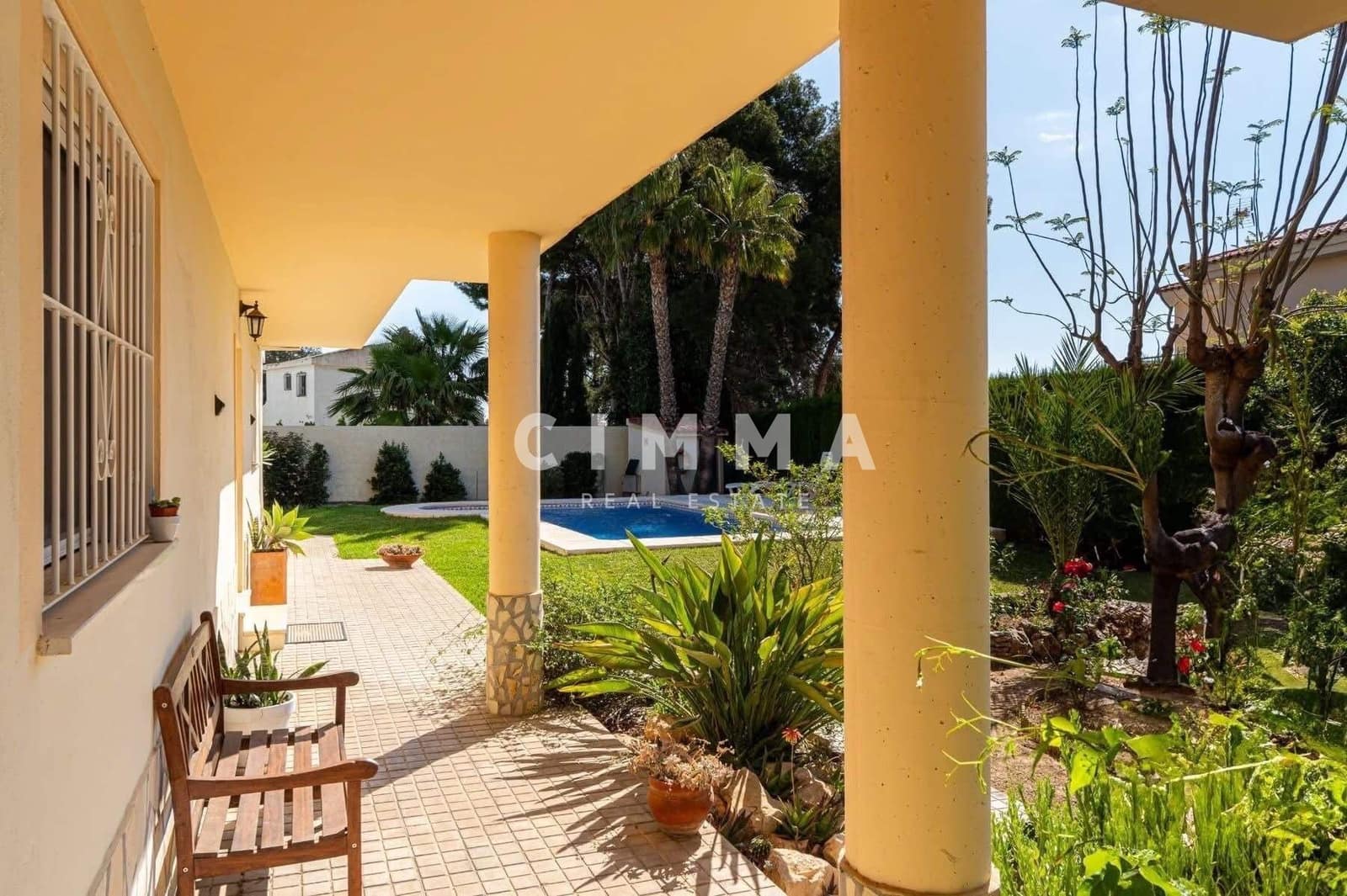 5 bedroom Villa for sale in La Nucia with garage - € 650,000 (Ref: 9396218)