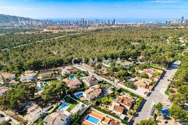 5 bedroom Villa for sale in La Nucia with garage - € 650,000 (Ref: 9396218)