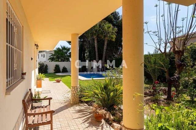 5 bedroom Villa for sale in La Nucia with garage - € 650,000 (Ref: 9396218)