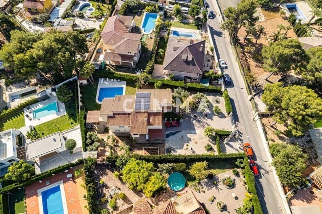 5 bedroom Villa for sale in La Nucia with garage - € 650,000 (Ref: 9396218)