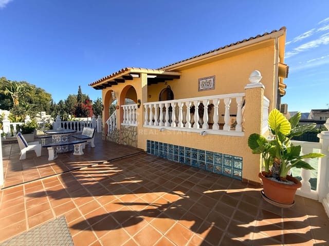 5 bedroom Villa for sale in La Nucia with pool garage - € 625,000 (Ref: 9414284)