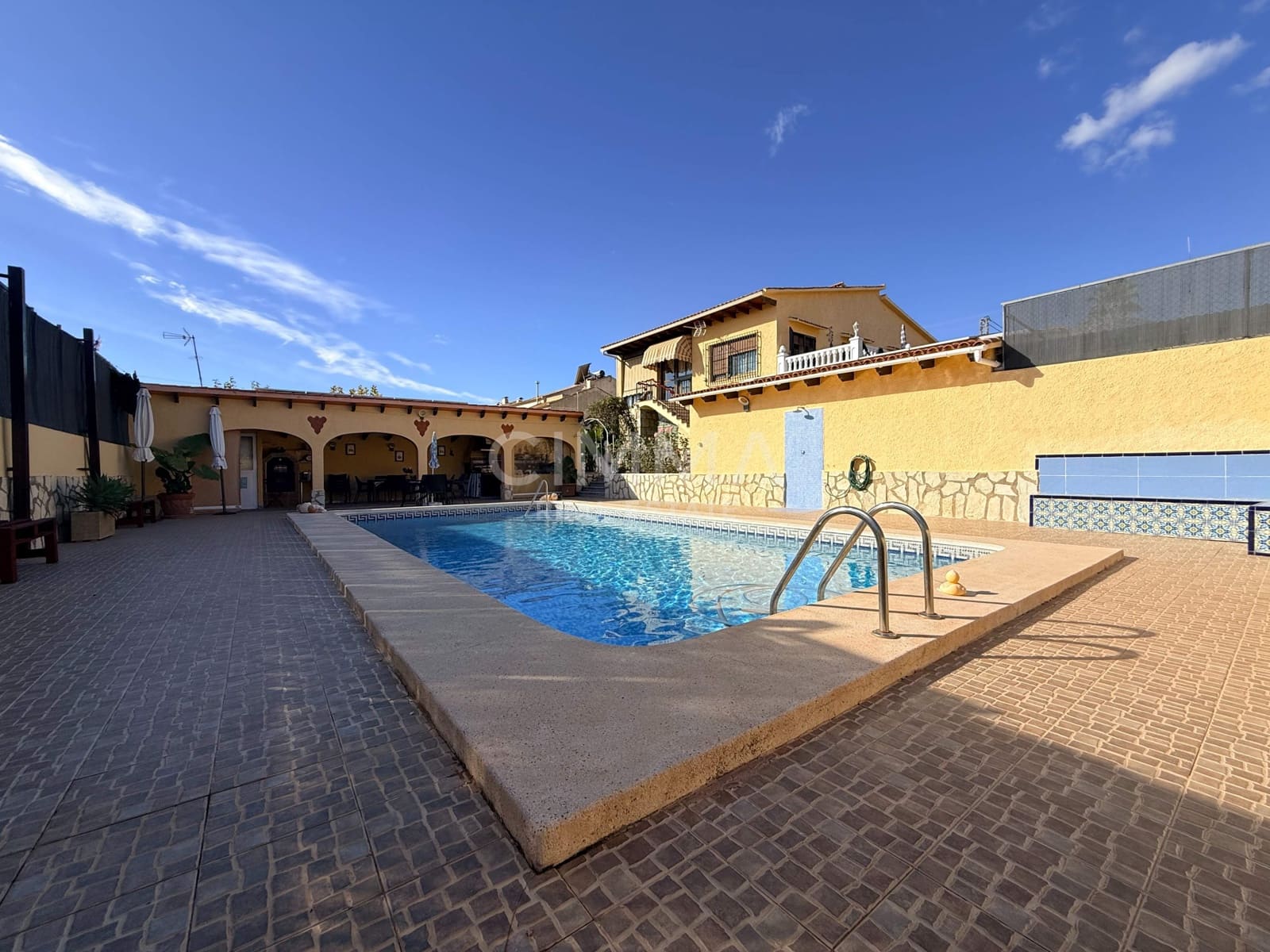 5 bedroom Villa for sale in La Nucia with pool garage - € 595,000 (Ref: 9414284)