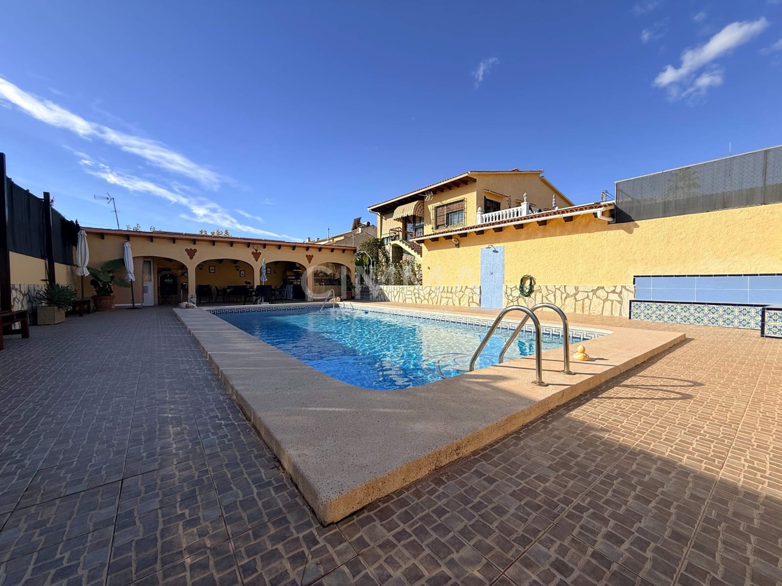 5 bedroom Villa for sale in La Nucia with pool garage - € 595,000 (Ref: 9414284)