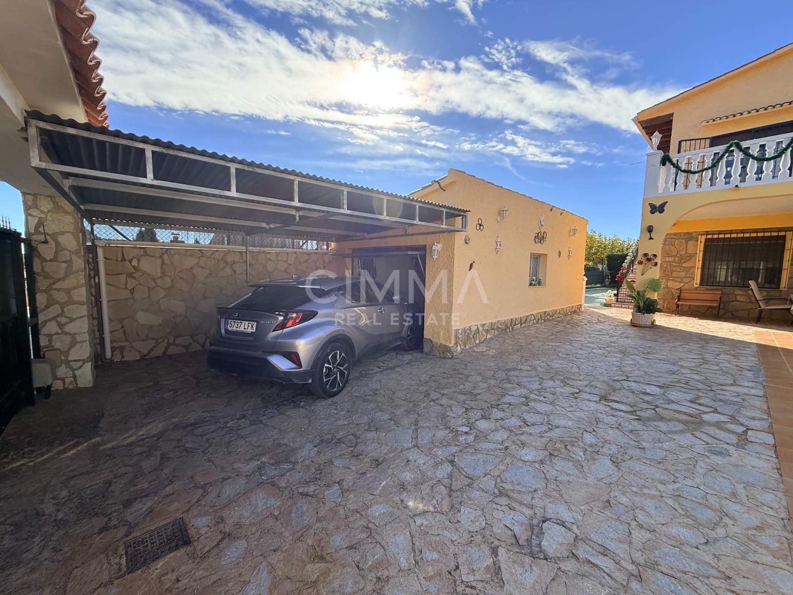 5 bedroom Villa for sale in La Nucia with pool garage - € 595,000 (Ref: 9414284)