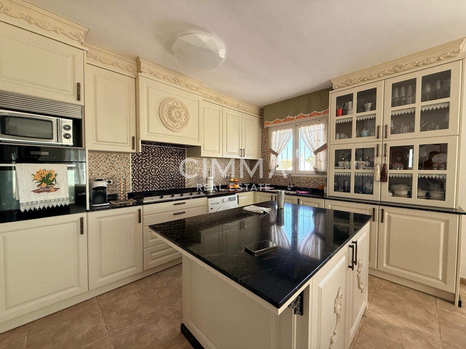 4 bedroom Villa for sale in La Nucia with garage - € 495,000 (Ref: 9423969)