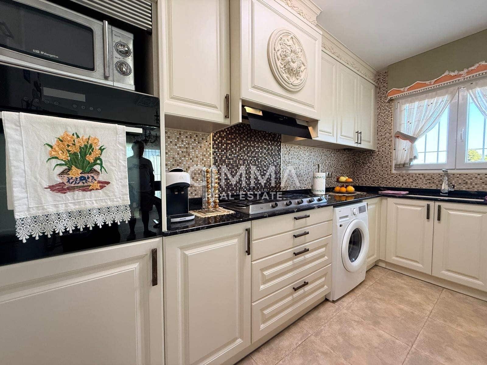 4 bedroom Villa for sale in La Nucia with garage - € 495,000 (Ref: 9423969)