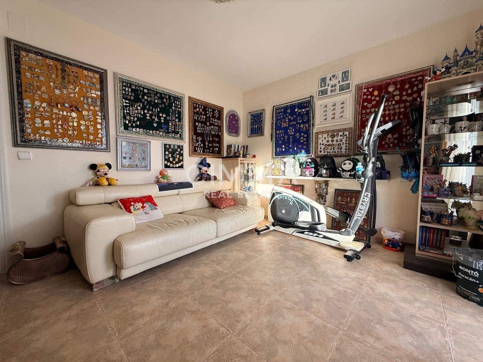 4 bedroom Villa for sale in La Nucia with garage - € 495,000 (Ref: 9423969)