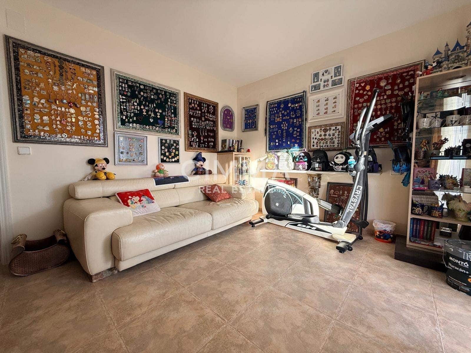 4 bedroom Villa for sale in La Nucia with garage - € 495,000 (Ref: 9423969)