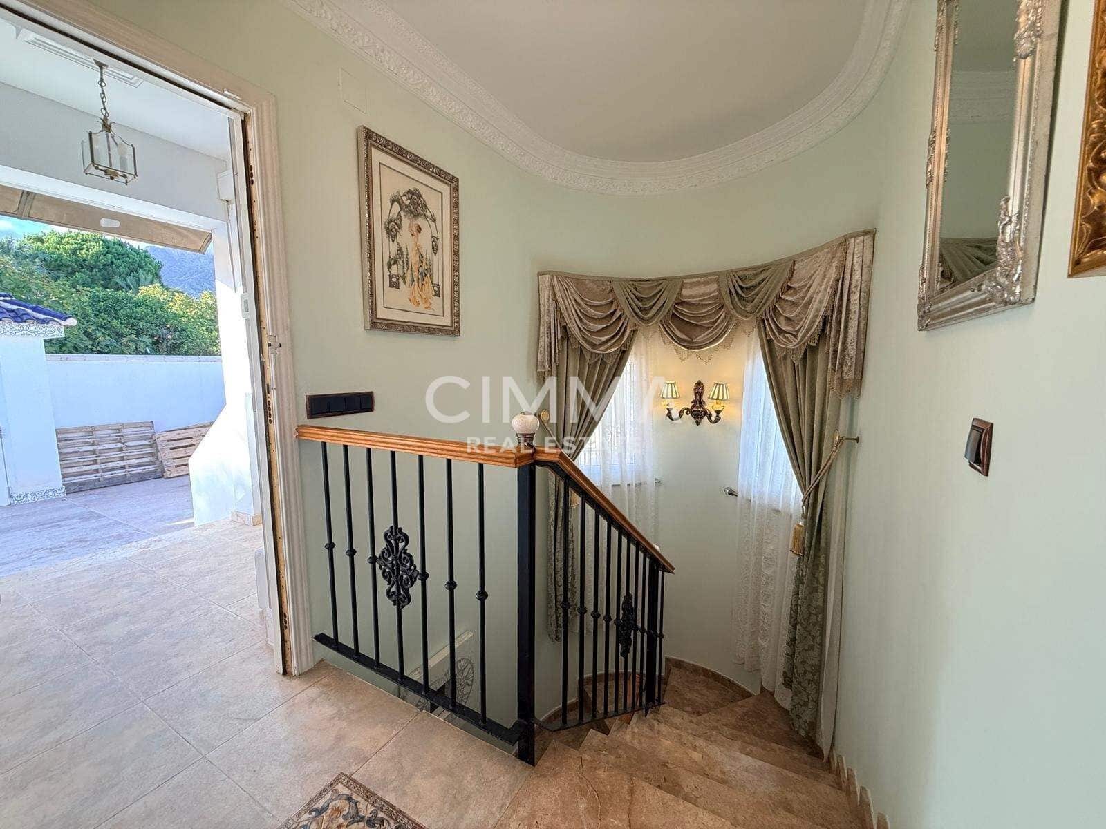 4 bedroom Villa for sale in La Nucia with garage - € 495,000 (Ref: 9423969)