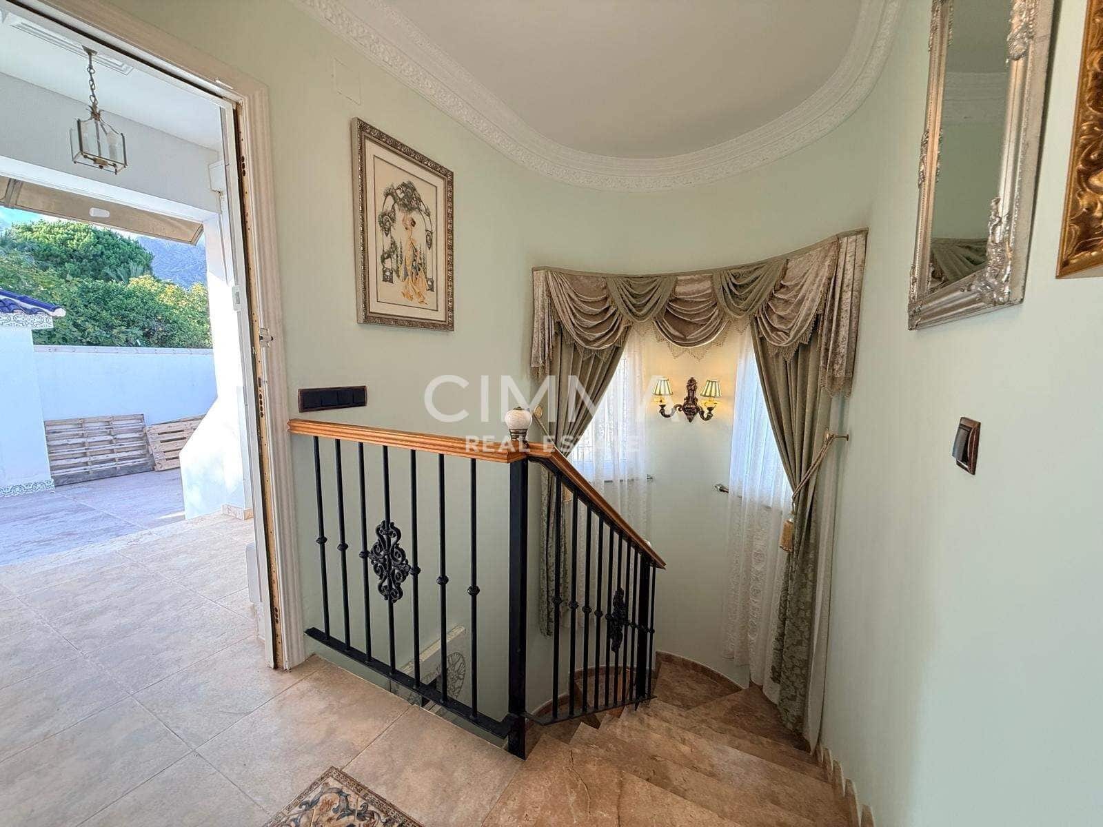 4 bedroom Villa for sale in La Nucia with garage - € 495,000 (Ref: 9423969)