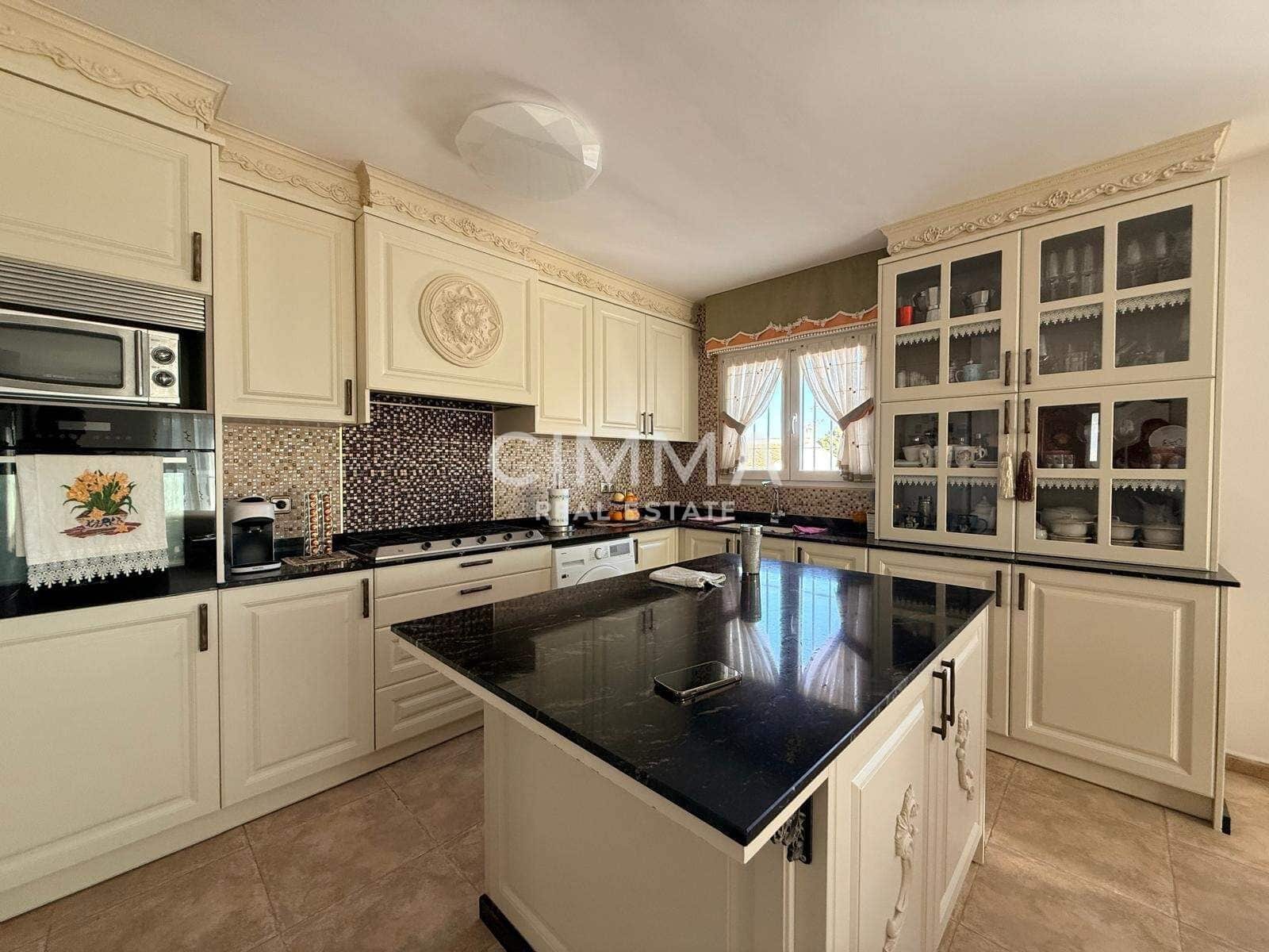 4 bedroom Villa for sale in La Nucia with garage - € 495,000 (Ref: 9423969)