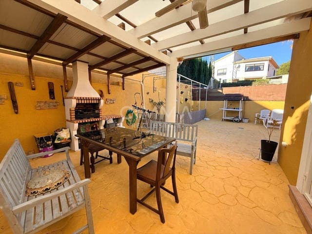 3 quarto Moradia em Banda para venda em La Nucia com garagem - 315 000 € (Ref: 9427425)