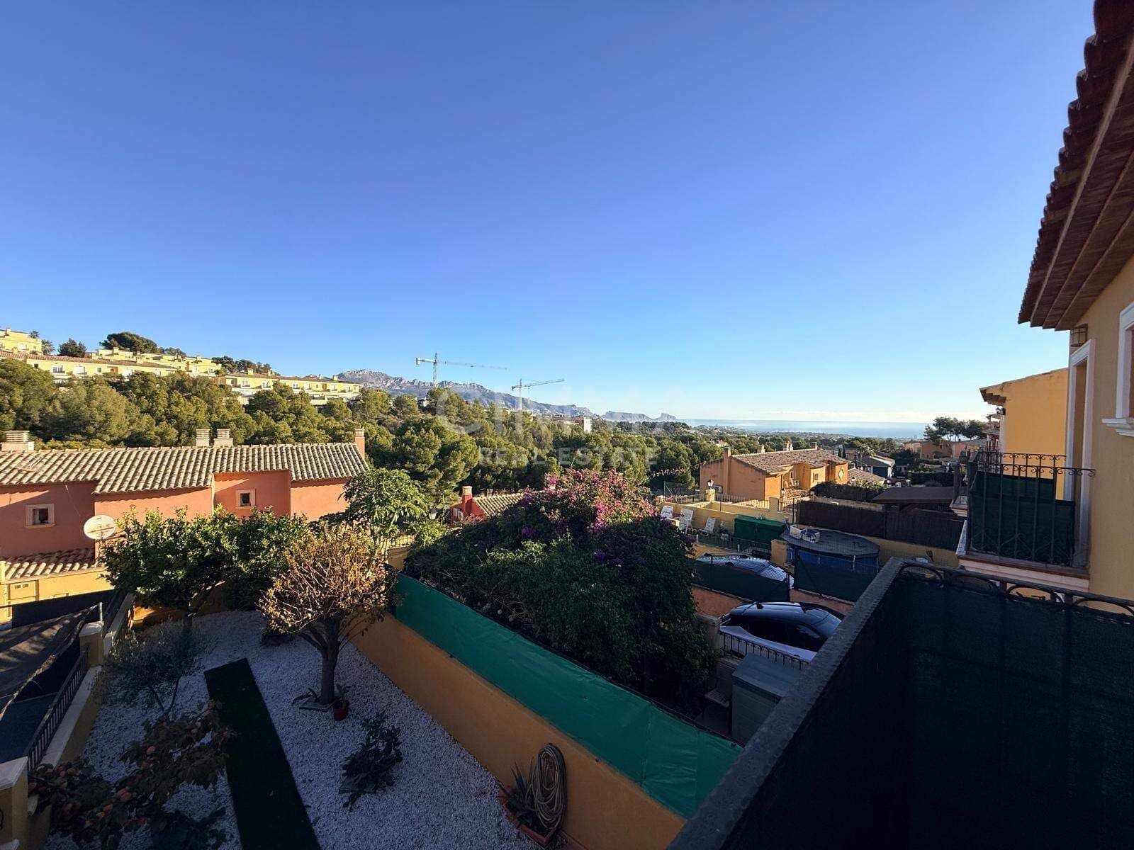 3 Zimmer Reihenhaus zu verkaufen in La Nucia mit Garage - 315.000 € (Ref: 9427425)