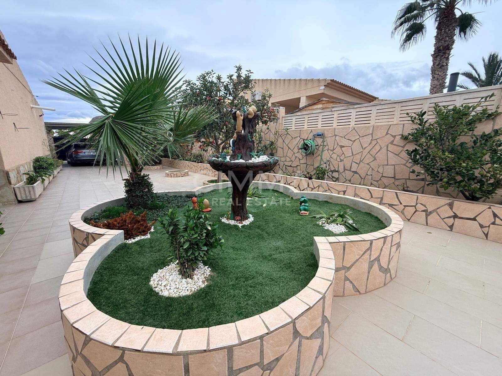 Chalet de 3 habitaciones en La Nucia en venta con piscina garaje - 560.000 € (Ref: 9440222)