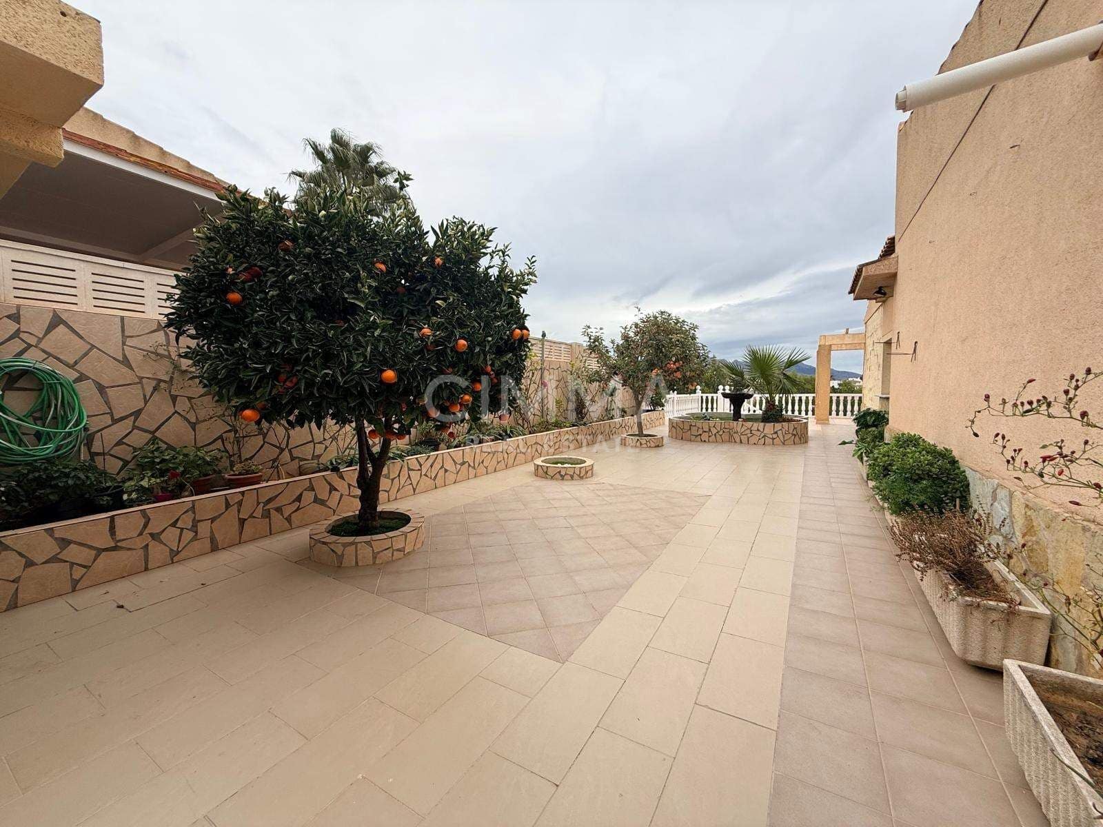 Chalet de 3 habitaciones en La Nucia en venta con piscina garaje - 560.000 € (Ref: 9440222)