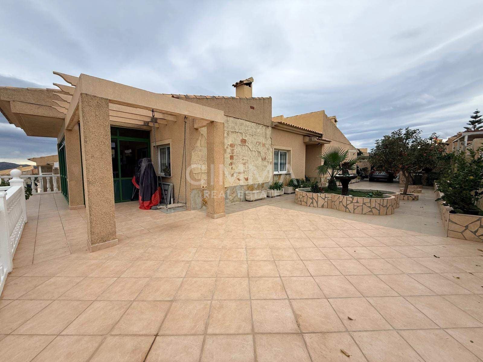 Chalet de 3 habitaciones en La Nucia en venta con piscina garaje - 560.000 € (Ref: 9440222)
