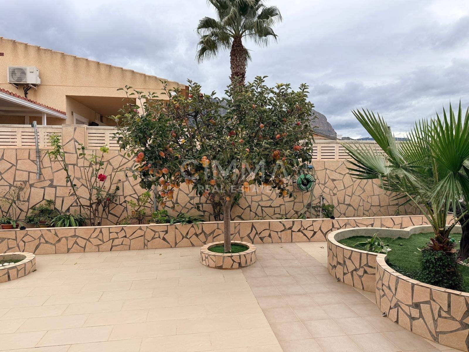 Chalet de 3 habitaciones en La Nucia en venta con piscina garaje - 560.000 € (Ref: 9440222)