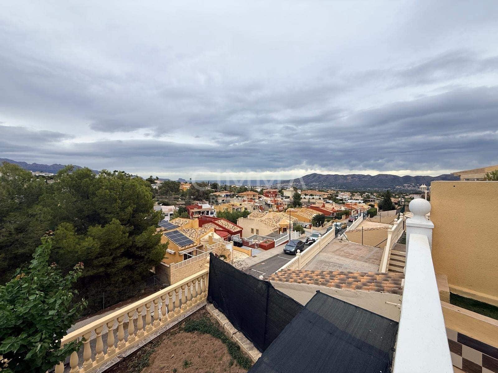 Chalet de 3 habitaciones en La Nucia en venta con piscina garaje - 560.000 € (Ref: 9440222)
