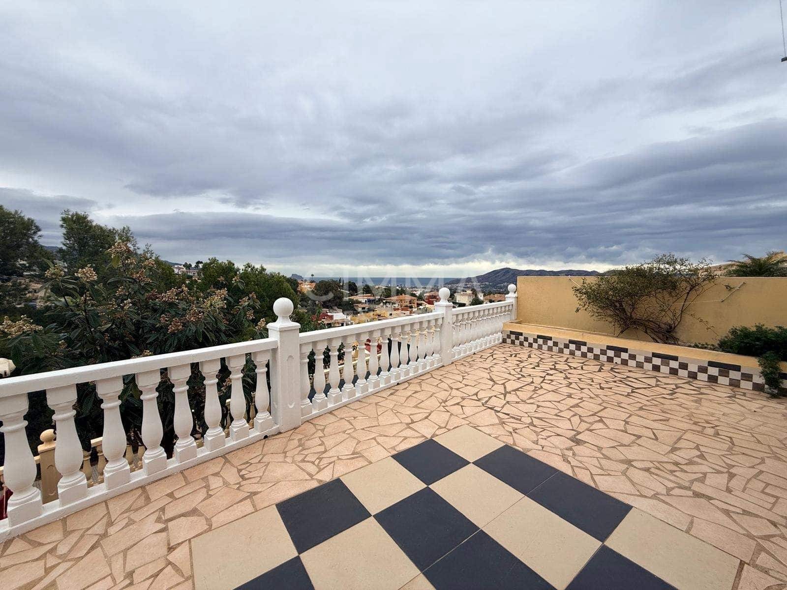 Chalet de 3 habitaciones en La Nucia en venta con piscina garaje - 560.000 € (Ref: 9440222)