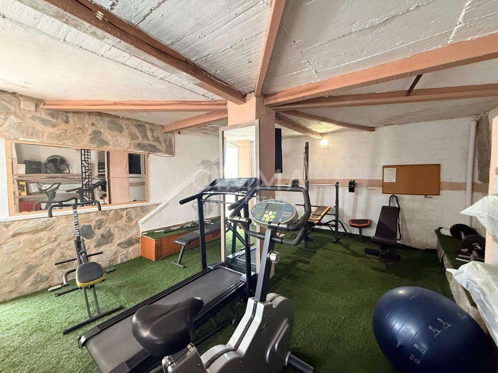 Chalet de 3 habitaciones en La Nucia en venta con piscina garaje - 560.000 € (Ref: 9440222)