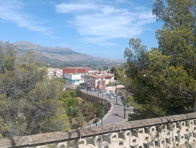 7 soverom Villa til salgs i La Nucia med garasje - € 840 000 (Ref: 9456487)