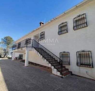 7 bedroom Villa for sale in La Nucia with garage - € 630,000 (Ref: 9456487)