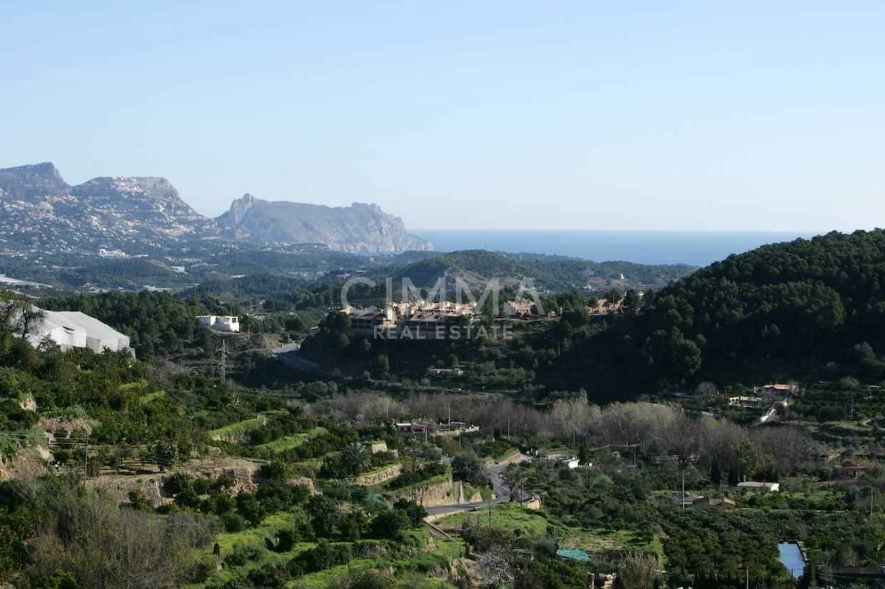 7 bedroom Villa for sale in La Nucia with garage - € 630,000 (Ref: 9456487)