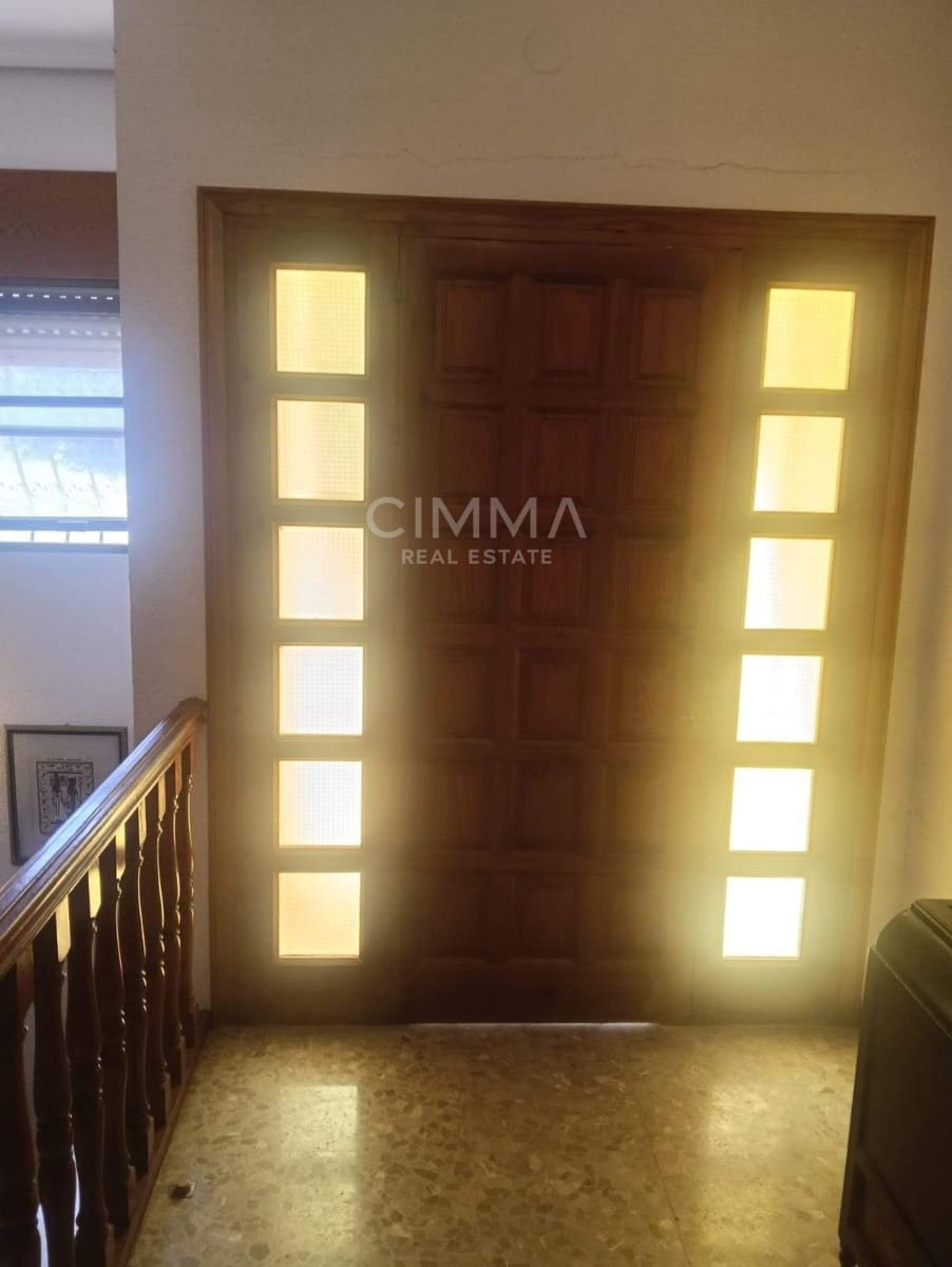 7 bedroom Villa for sale in La Nucia with garage - € 630,000 (Ref: 9456487)