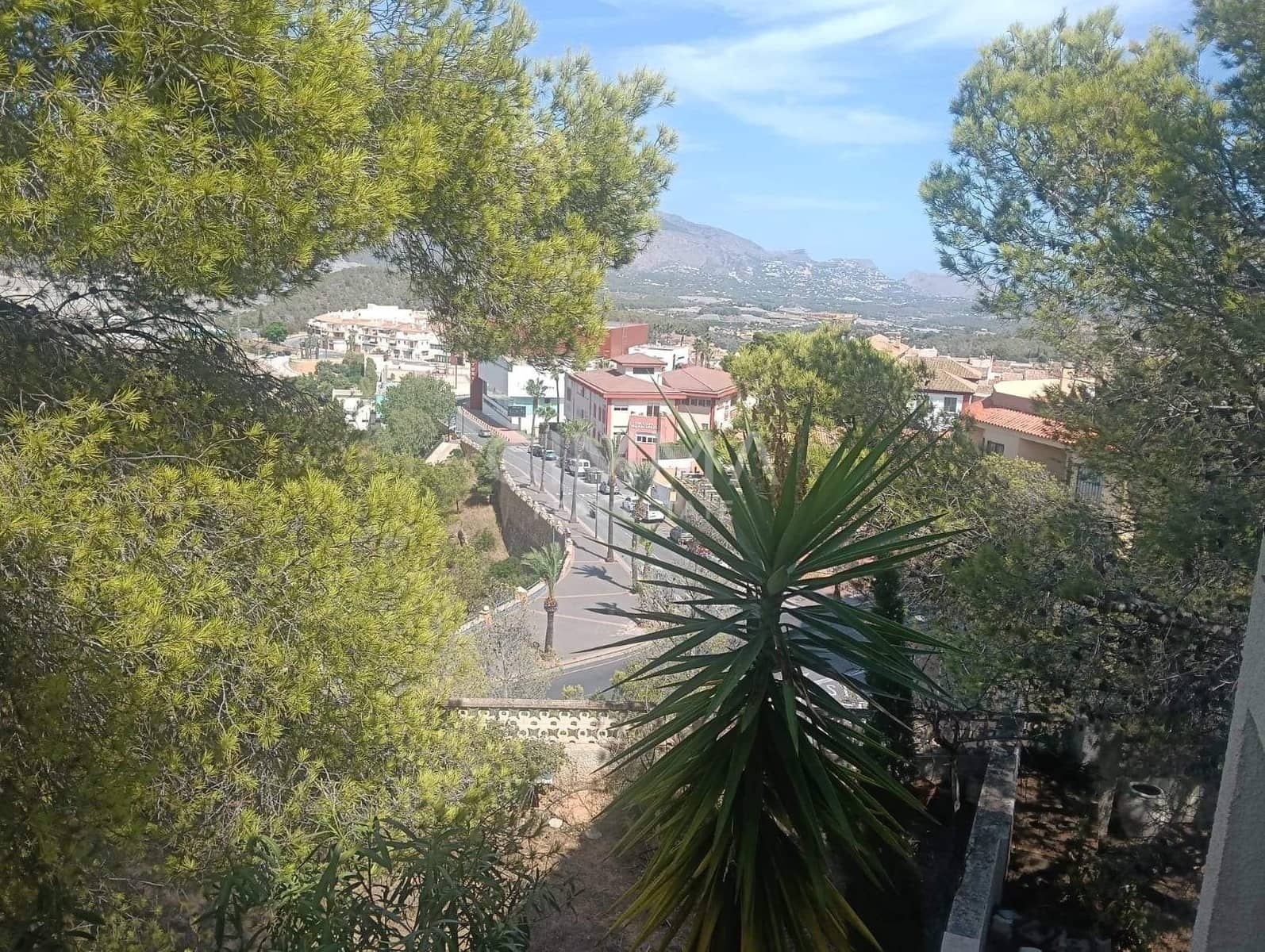 7 bedroom Villa for sale in La Nucia with garage - € 630,000 (Ref: 9456487)