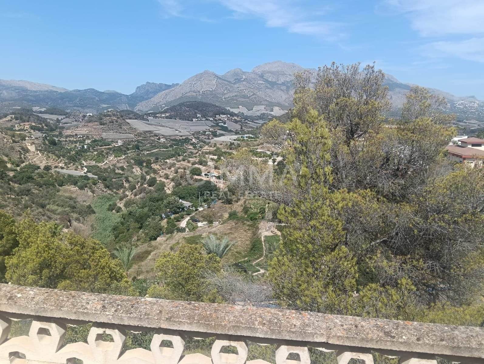 7 bedroom Villa for sale in La Nucia with garage - € 630,000 (Ref: 9456487)