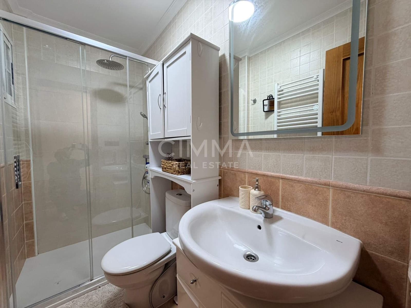 4 makuuhuone Huvila myytävänä paikassa Polop mukana 
autotalli - 575 000 € (Ref: 9586716)