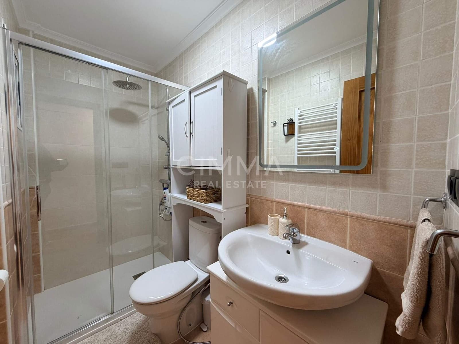 4 makuuhuone Huvila myytävänä paikassa Polop mukana 
autotalli - 575 000 € (Ref: 9586716)