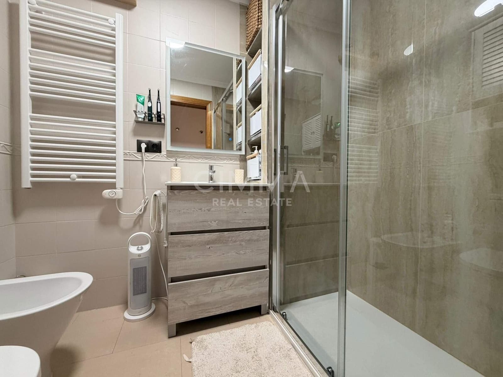 4 makuuhuone Huvila myytävänä paikassa Polop mukana 
autotalli - 575 000 € (Ref: 9586716)