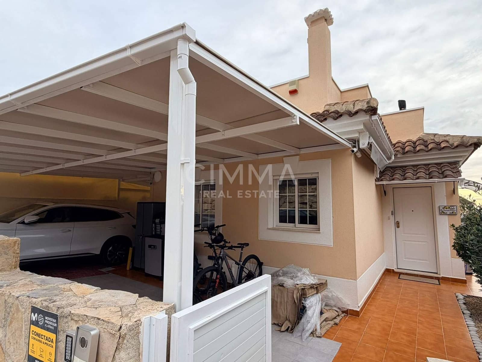 4 makuuhuone Huvila myytävänä paikassa Polop mukana 
autotalli - 575 000 € (Ref: 9586716)