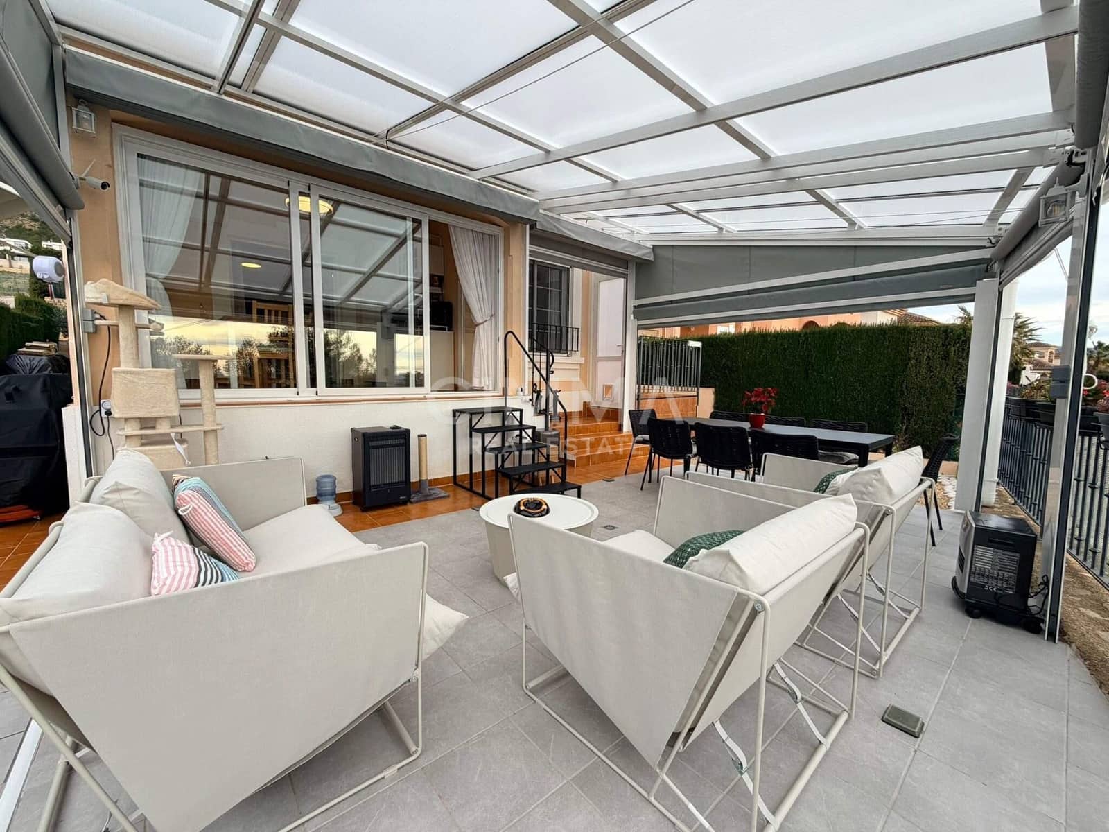 4 makuuhuone Huvila myytävänä paikassa Polop mukana 
autotalli - 575 000 € (Ref: 9586716)