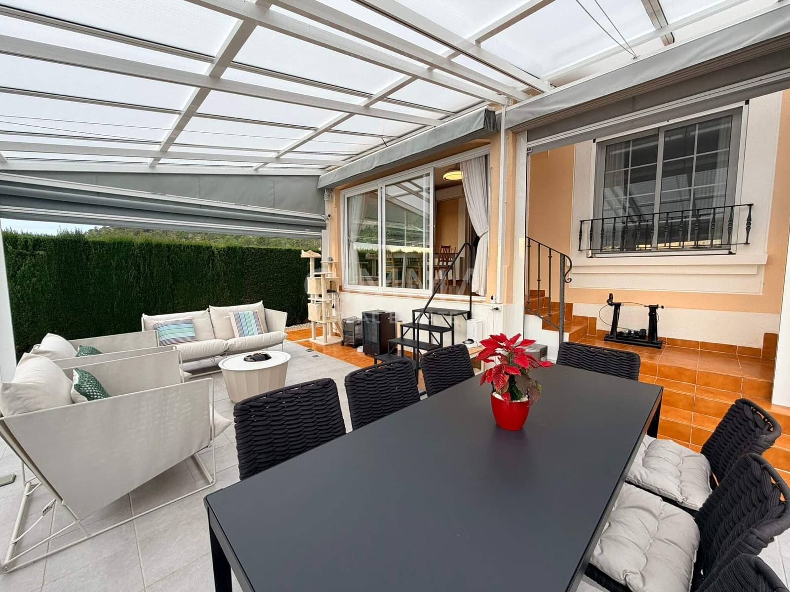 4 makuuhuone Huvila myytävänä paikassa Polop mukana 
autotalli - 575 000 € (Ref: 9586716)