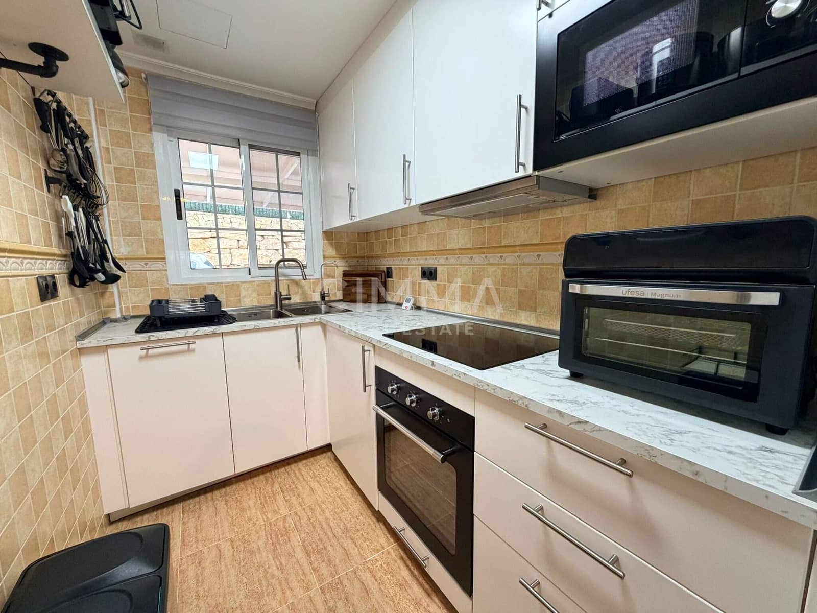 4 makuuhuone Huvila myytävänä paikassa Polop mukana 
autotalli - 575 000 € (Ref: 9586716)