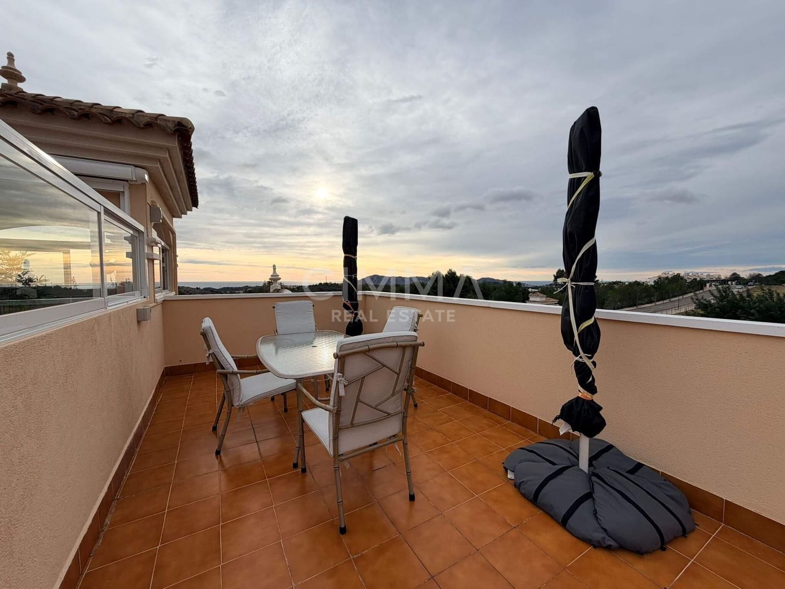 4 makuuhuone Huvila myytävänä paikassa Polop mukana 
autotalli - 575 000 € (Ref: 9586716)