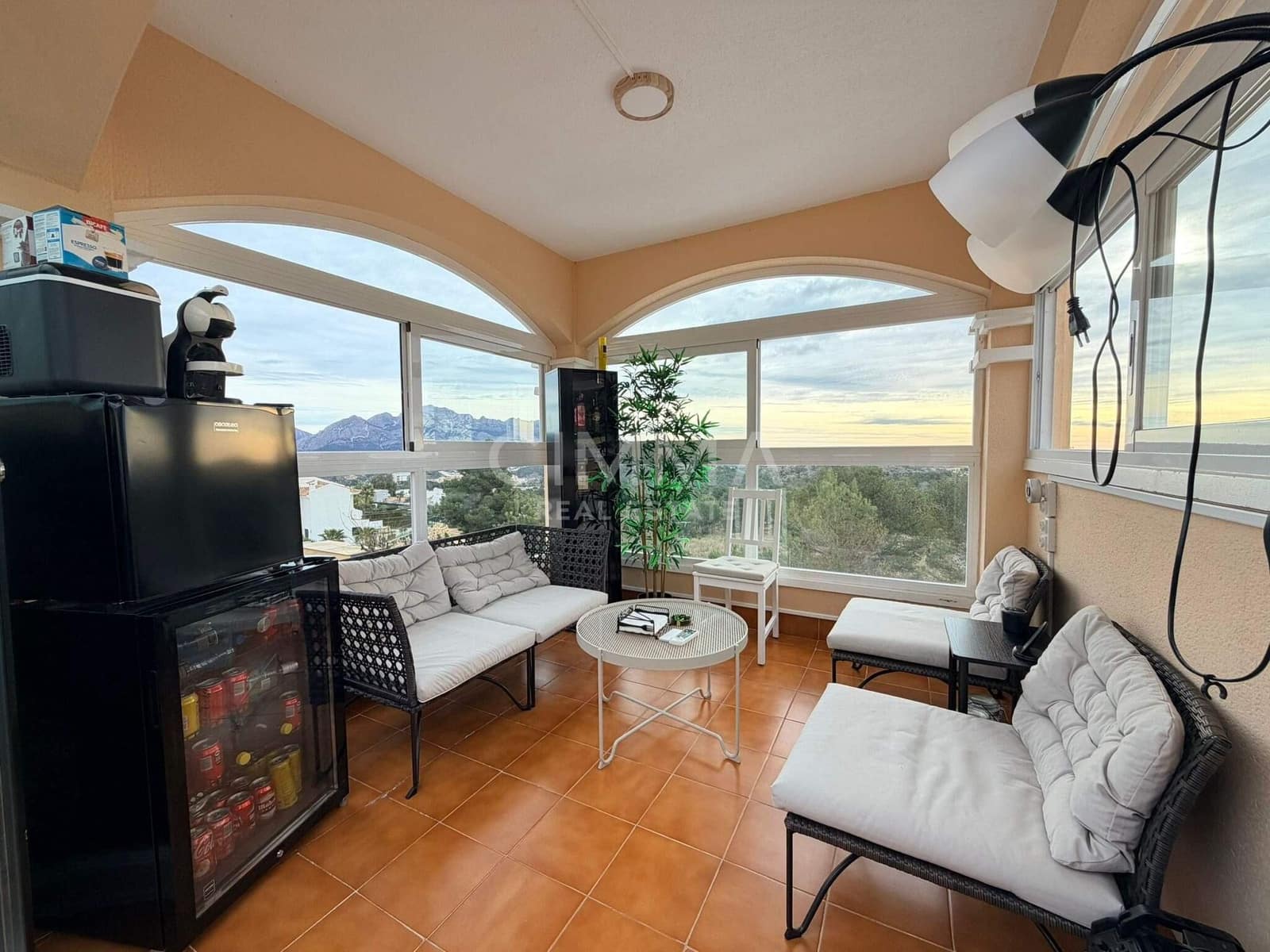 4 makuuhuone Huvila myytävänä paikassa Polop mukana 
autotalli - 575 000 € (Ref: 9586716)