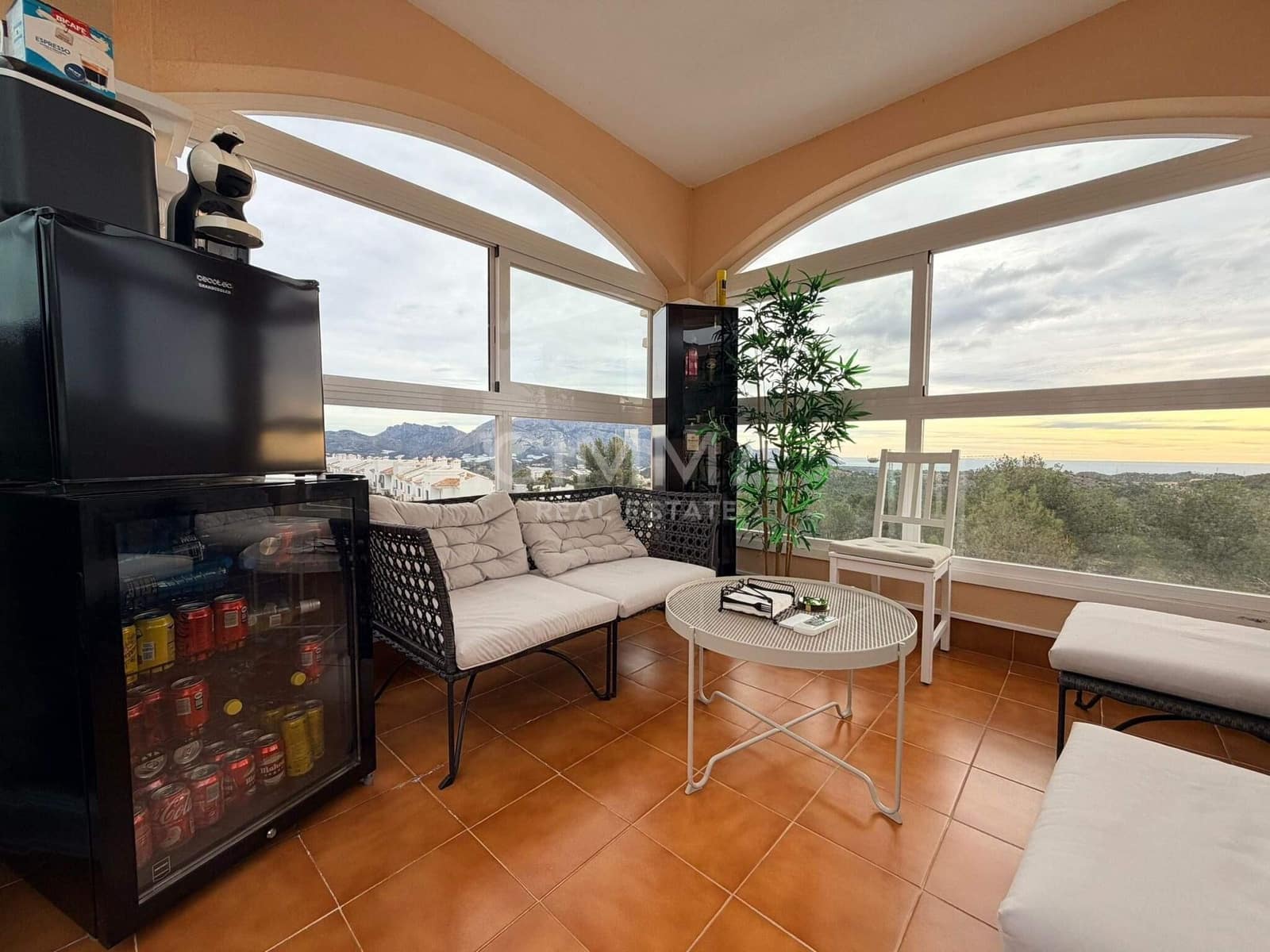 4 makuuhuone Huvila myytävänä paikassa Polop mukana 
autotalli - 575 000 € (Ref: 9586716)