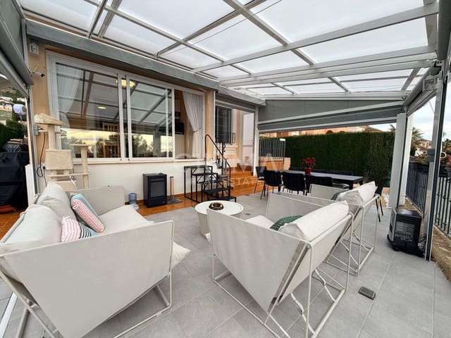 4 bedroom Villa for sale in Polop with garage - € 575,000 (Ref: 9586716)