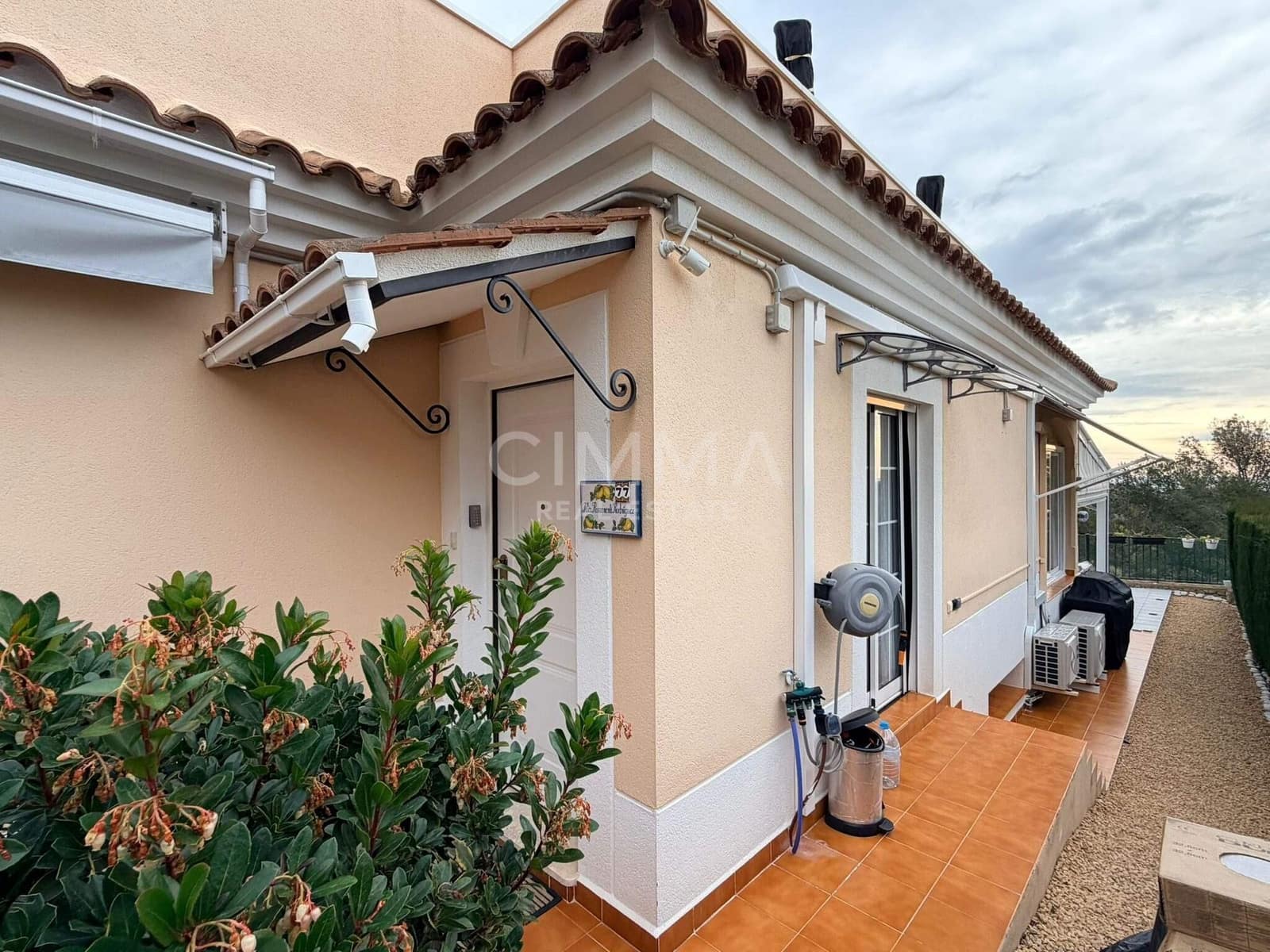 4 makuuhuone Huvila myytävänä paikassa Polop mukana 
autotalli - 575 000 € (Ref: 9586716)