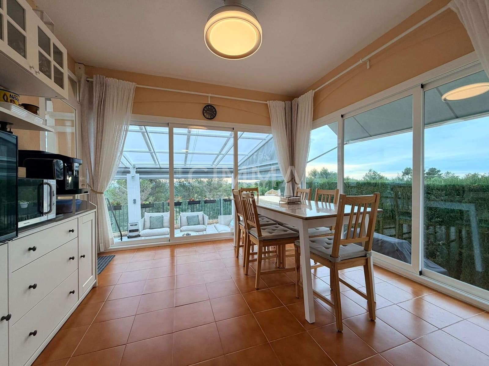 4 makuuhuone Huvila myytävänä paikassa Polop mukana 
autotalli - 575 000 € (Ref: 9586716)