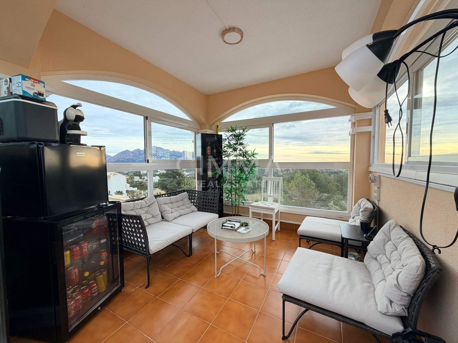 4 makuuhuone Huvila myytävänä paikassa Polop mukana 
autotalli - 575 000 € (Ref: 9586716)