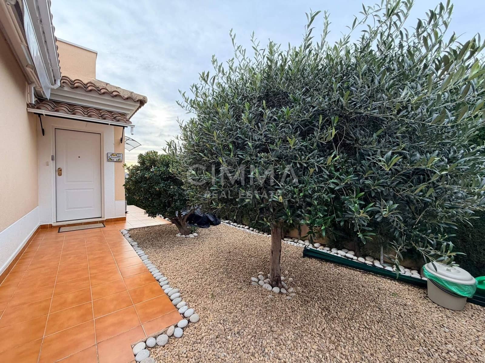 4 makuuhuone Huvila myytävänä paikassa Polop mukana 
autotalli - 575 000 € (Ref: 9586716)