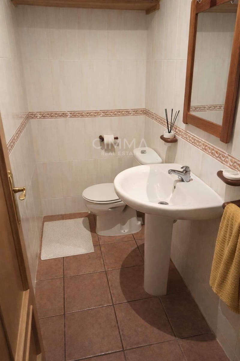 4 bedroom Villa for sale in La Nucia with garage - € 315,000 (Ref: 9627785)