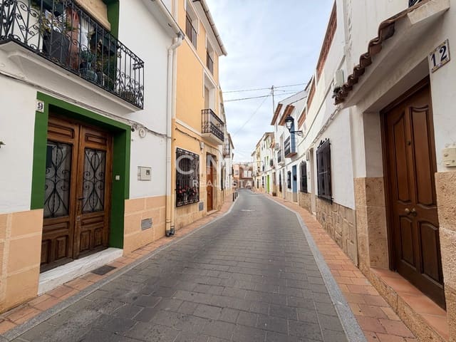 4 soverom Hus til salgs i La Nucia Pueblo  , La Nucia - € 205 000 (Ref: 9696281)