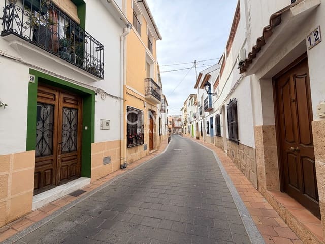 4 soverom Hus til salgs i La Nucia Pueblo  , La Nucia - € 205 000 (Ref: 9696281)